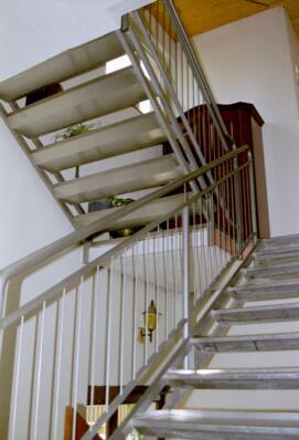 Escalier en acier inoxydable, sablé aux billes de verre