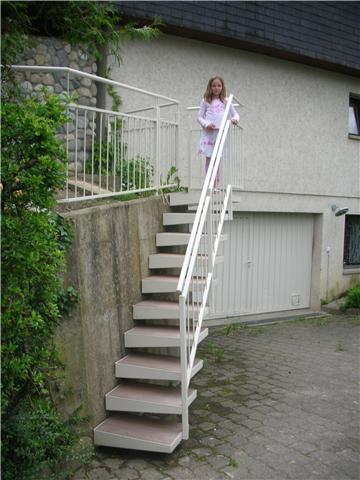 Escalier en acier inoxydable, marches en bois Ipé