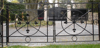 Barrière en acier zingué au feu, thermopoudrage noir