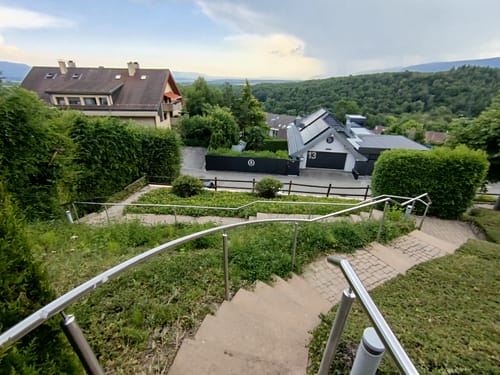 Main courante inox pour escalier extérieur de jardin