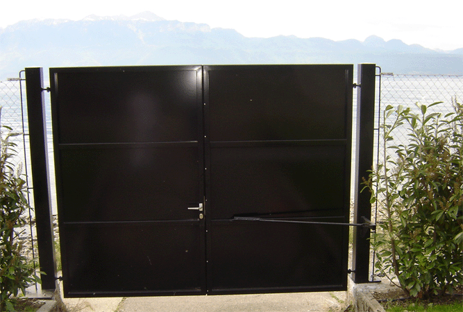 Portail de jardin en tôles inox thermopoudré noir
