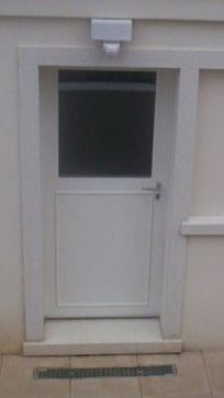 Porte d'entrée à un vantail, double tôle acier