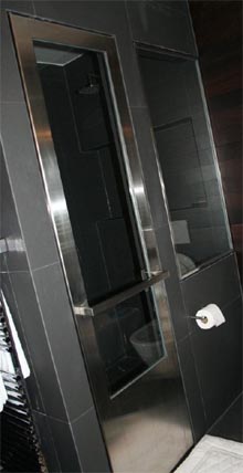 Porte de salle de bain, inox et verre