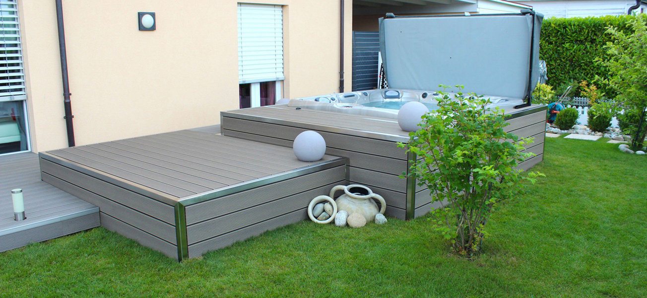 Habillage terrasse composite pour spa, structure inox